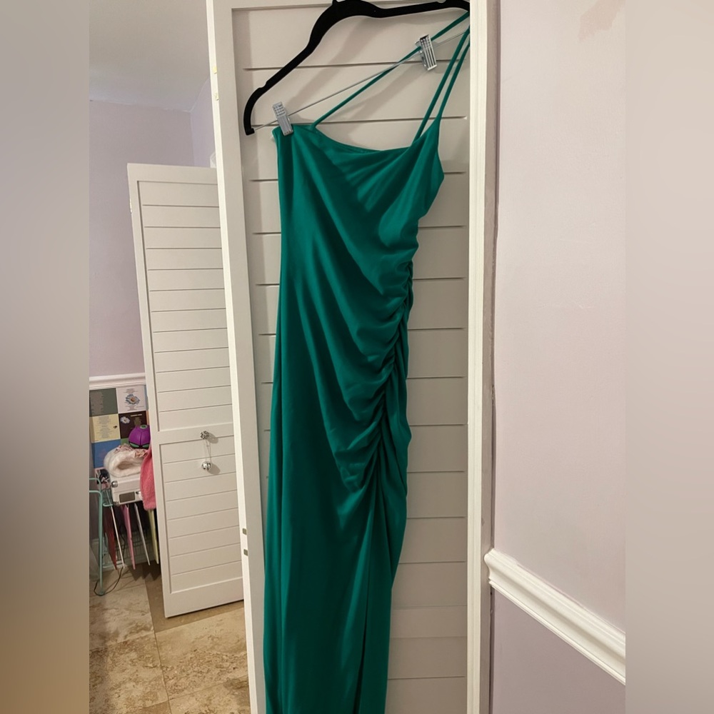 New, good quality green maxi dress with cinch and slit. - Picture 2 of 3